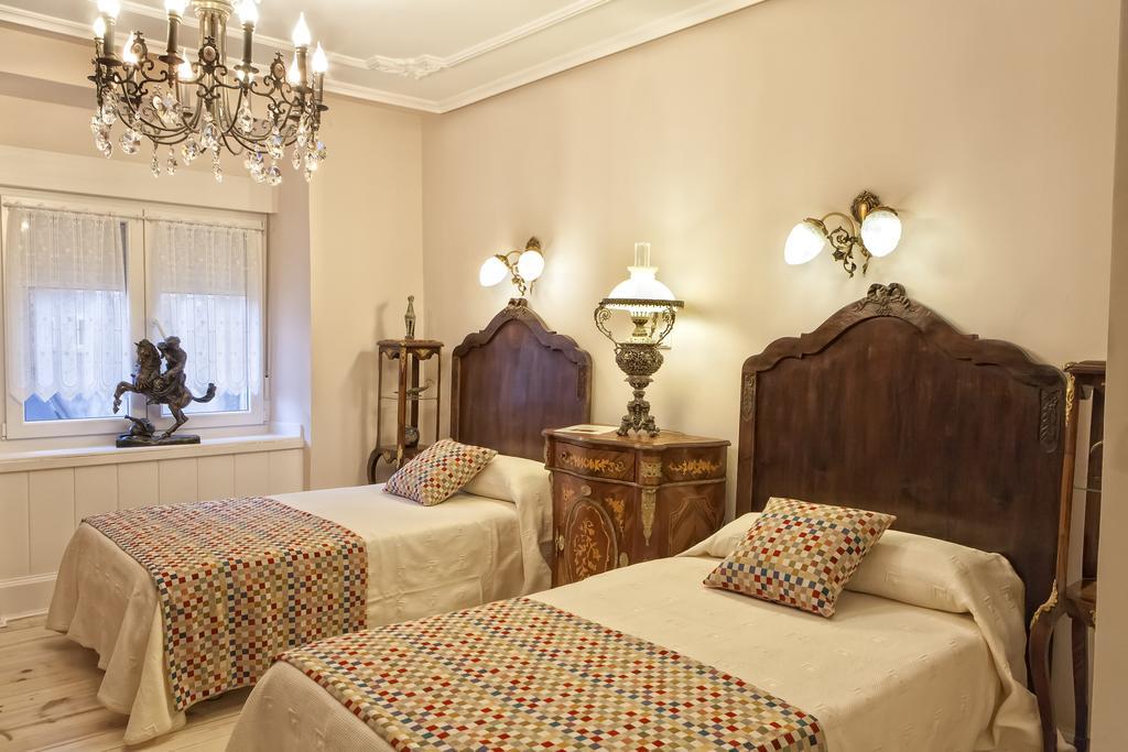 Hostal Boutique Puerta Del Sol Torrelavega Δωμάτιο φωτογραφία