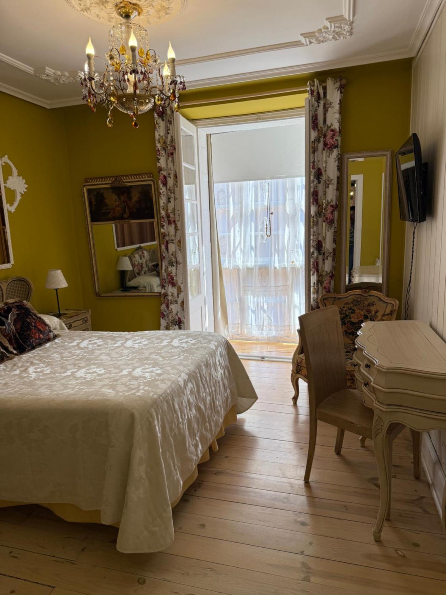 Hostal Boutique Puerta Del Sol Torrelavega Εξωτερικό φωτογραφία